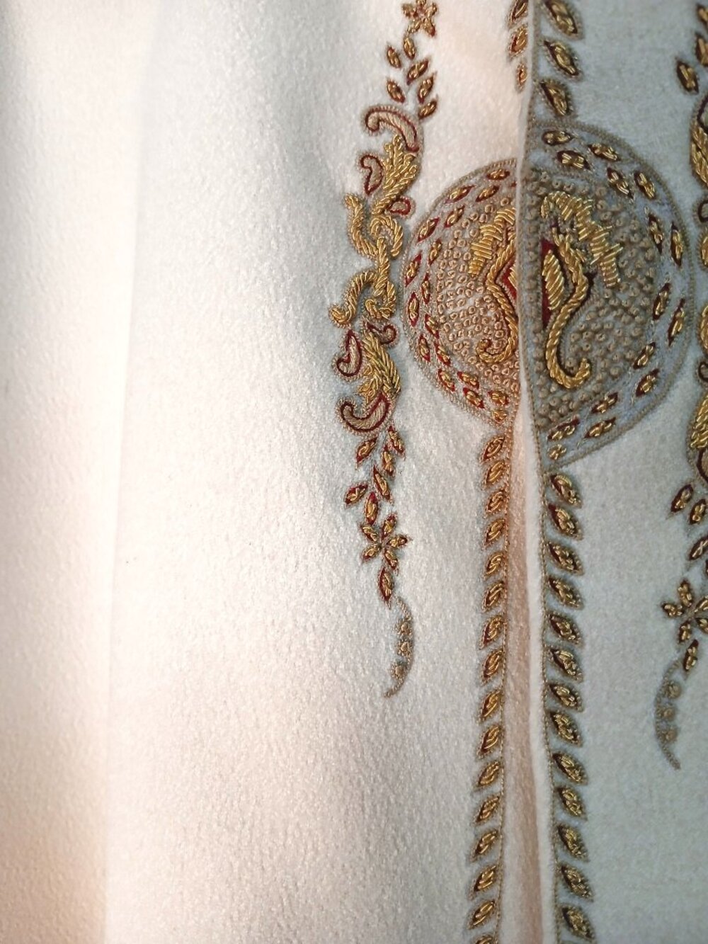 Cream Sherwani Set - Picture 5 of 9
